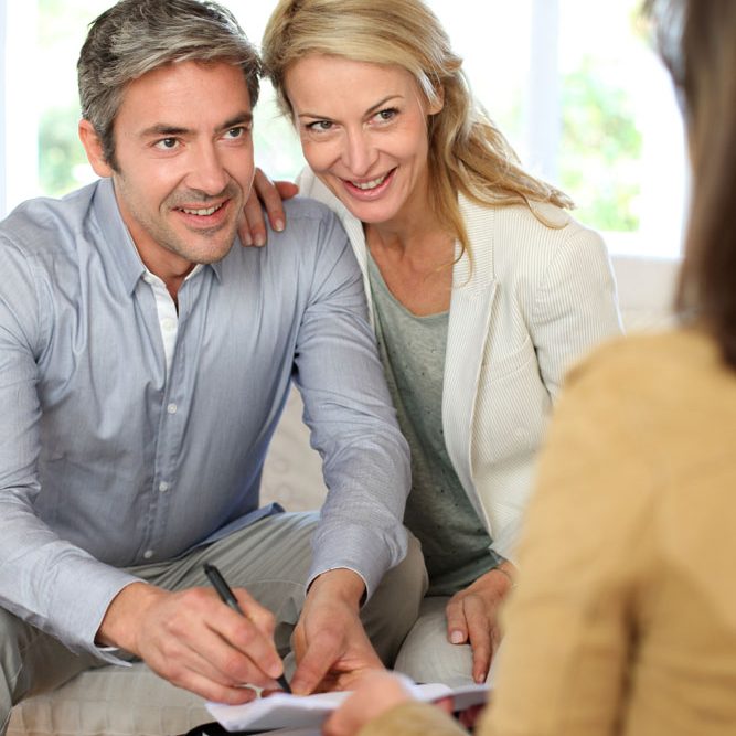 couple-friendly-meeting couple friendly meeting to discuss solar installation